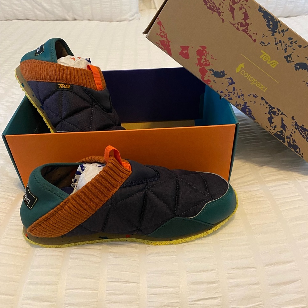 Teva Cotopaxi Moccasins Men size 9, but definitely stylish enough for women!